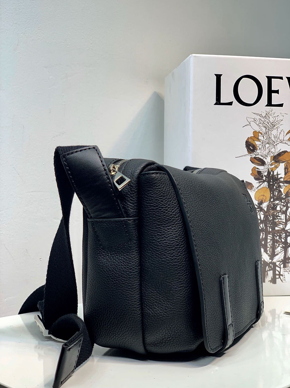 Thumbnail: Chic oversized leather tote bag with ma… – LOE67