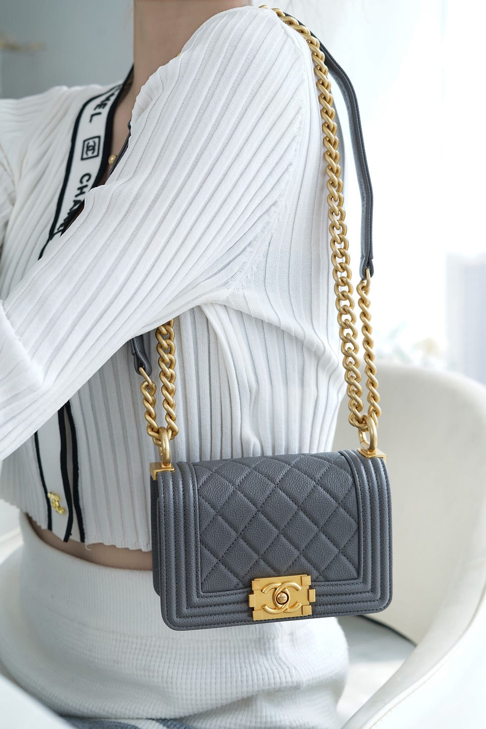 Thumbnail: 22a new mini 15cm lychee pattern calfskin flap bag gray – CHL283