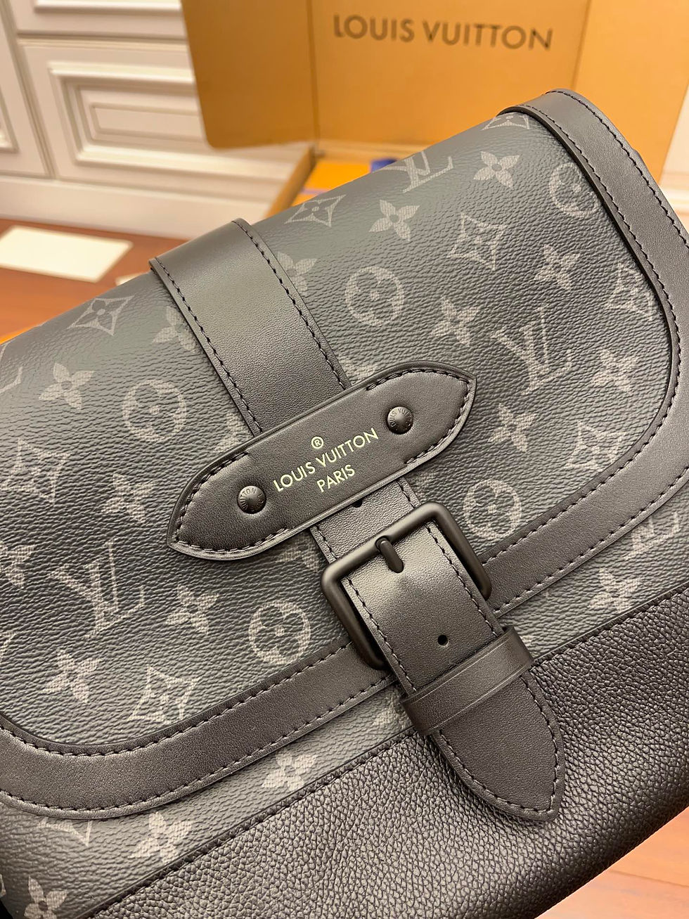 Thumbnail: Saumur Messenger Bag – LUV1152