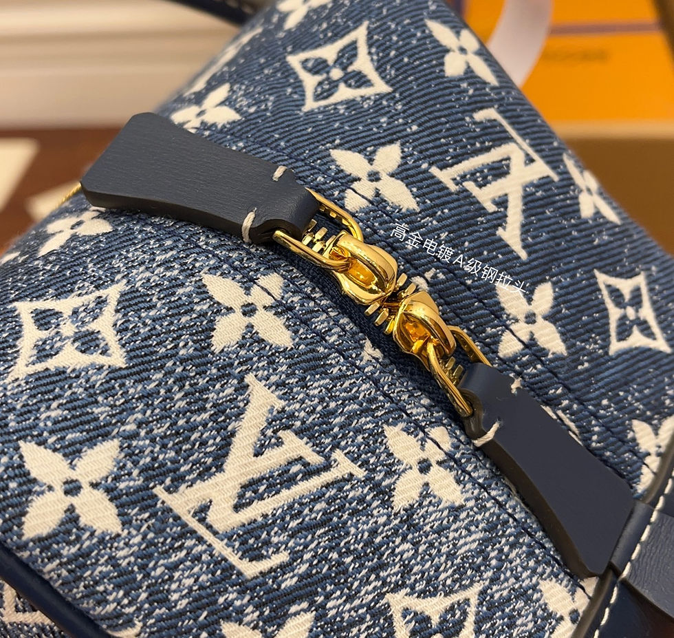 Thumbnail: Square Bag – LUV1100