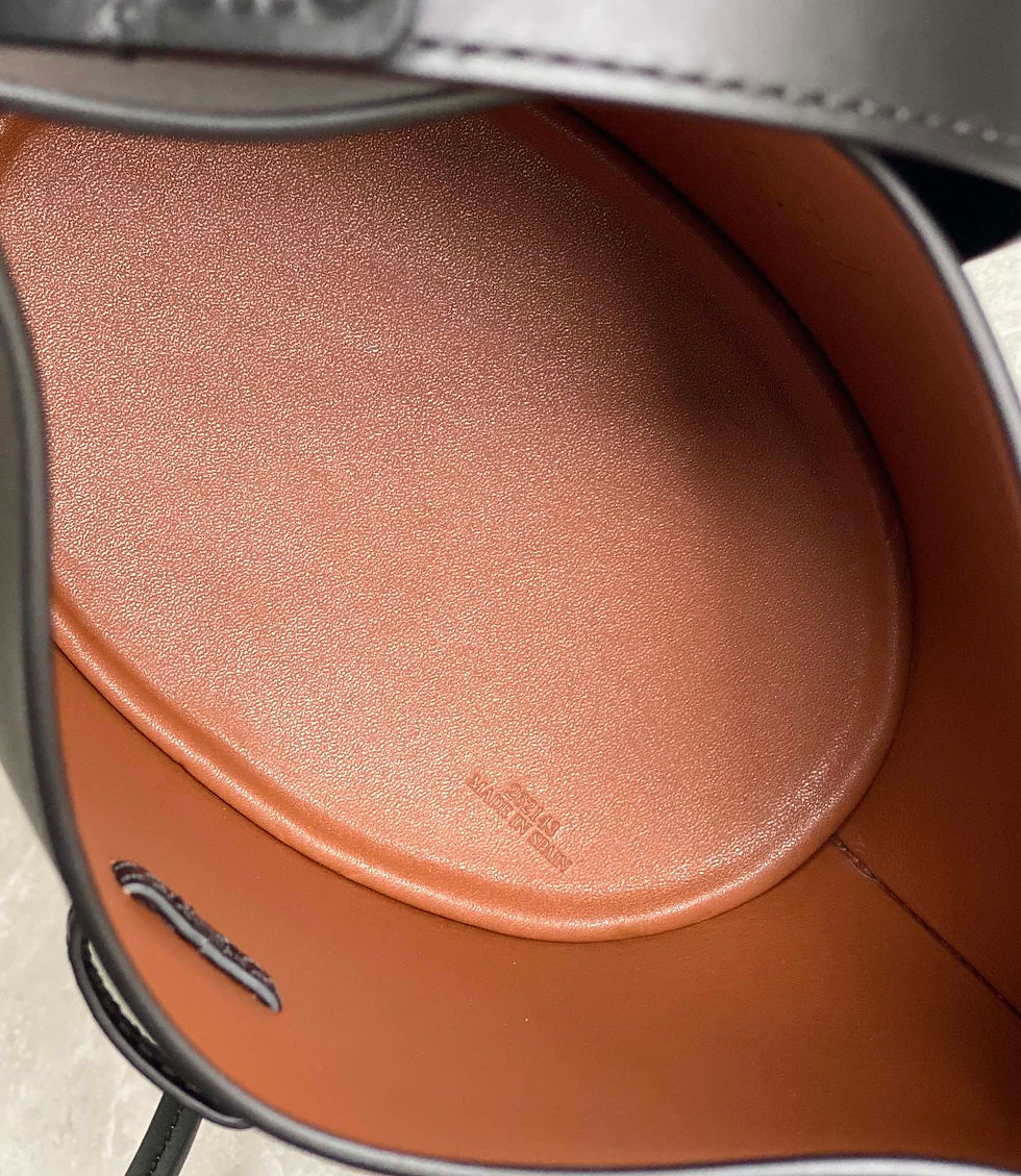 Thumbnail: Elegant compact raffia tote bag with ch… – LOE322