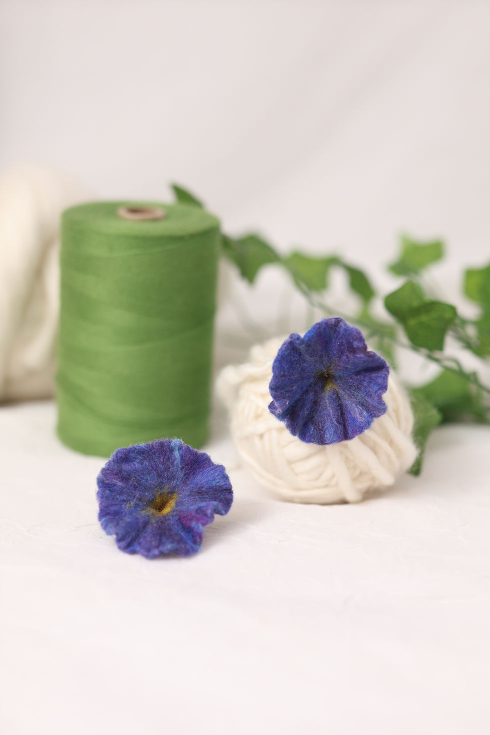 Miniature : Petites Fleurs du Crépuscule - Boucles d'oreilles en laine feutrée / BFPBM