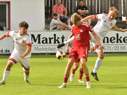 Herren, Pokal - Tor aus 50 Meter entscheidet das Spiel