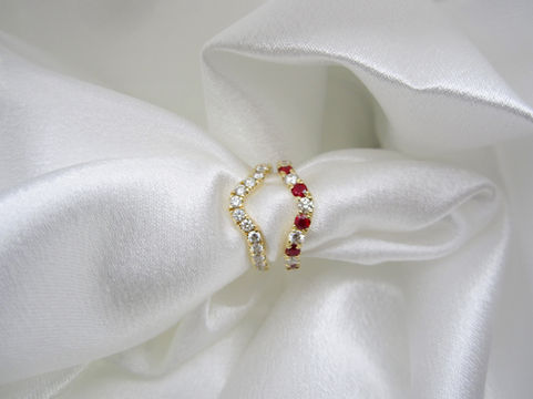 Curved Fitted Bands