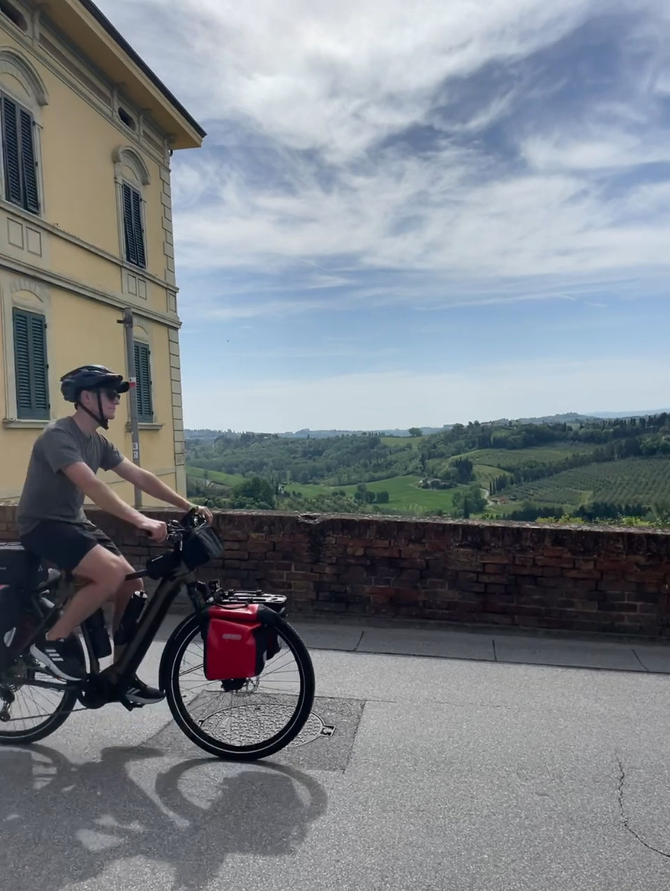 Cycle touring San Miniato, Tuscany