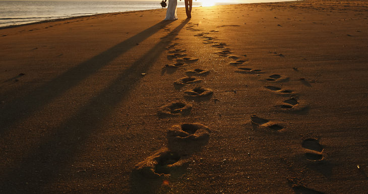 Wedding couple golden hour beach sunset