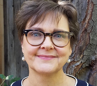 Elizabeth Headshot.jpg