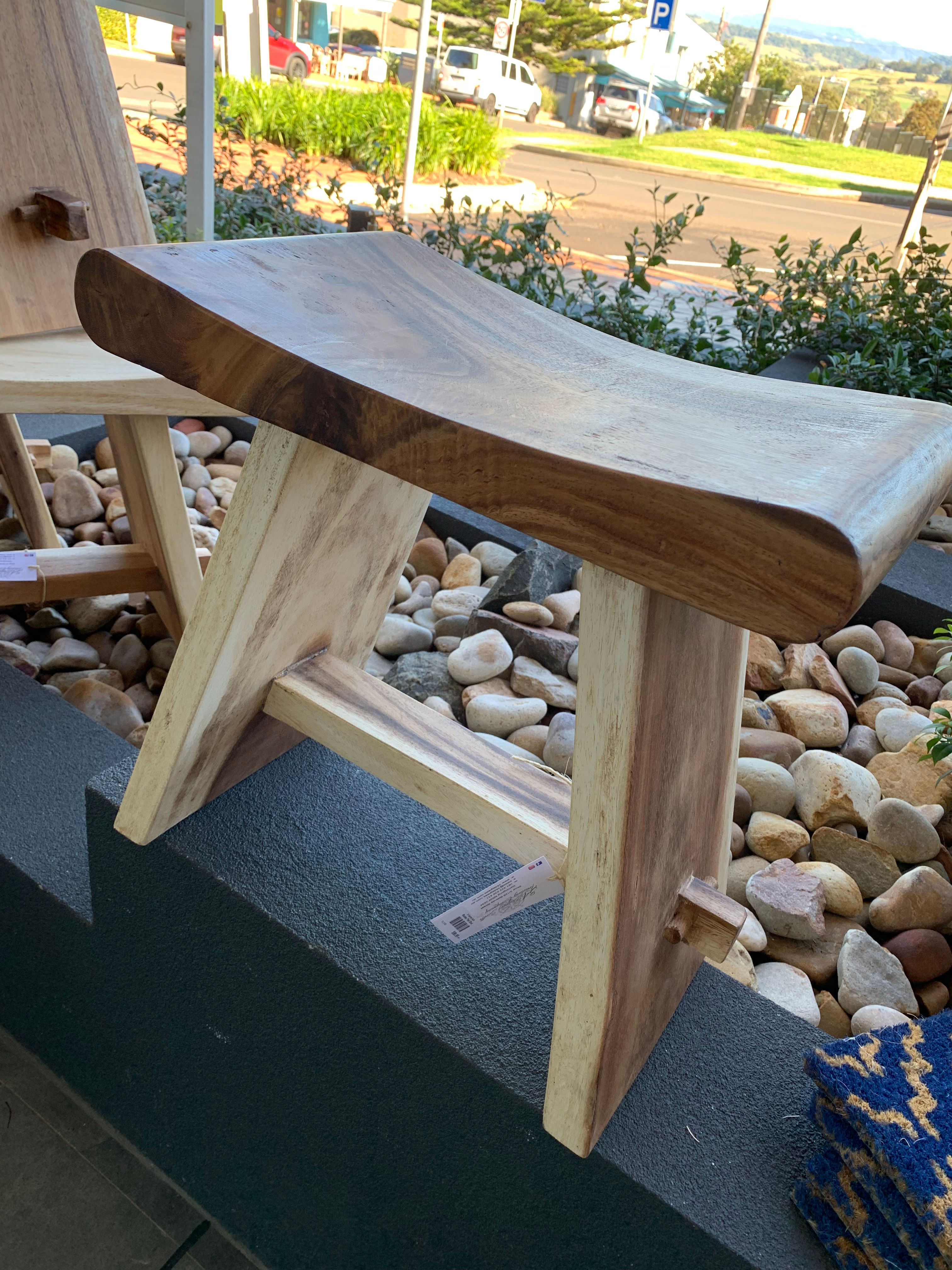 CURVED RAIN TREE STOOL