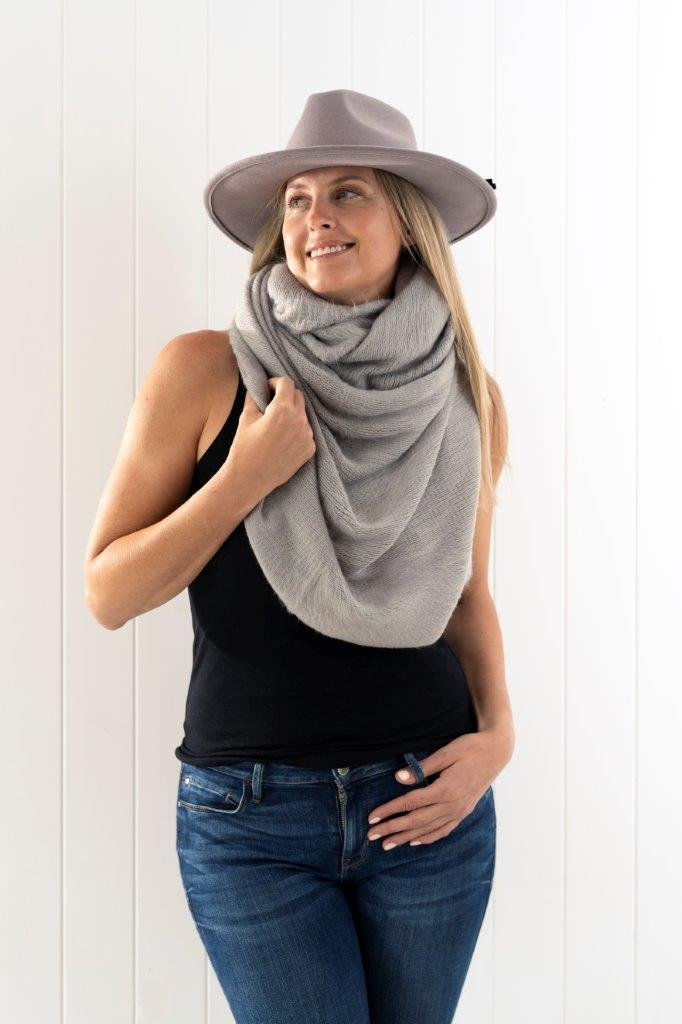 Thumbnail: BRUSHED WOOLLEN WRAP IN GREY