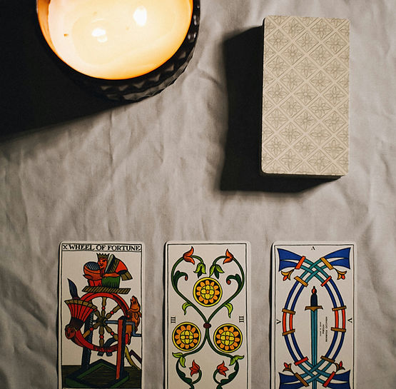 tirage-tarot-a-cannes_edited_edited.jpg