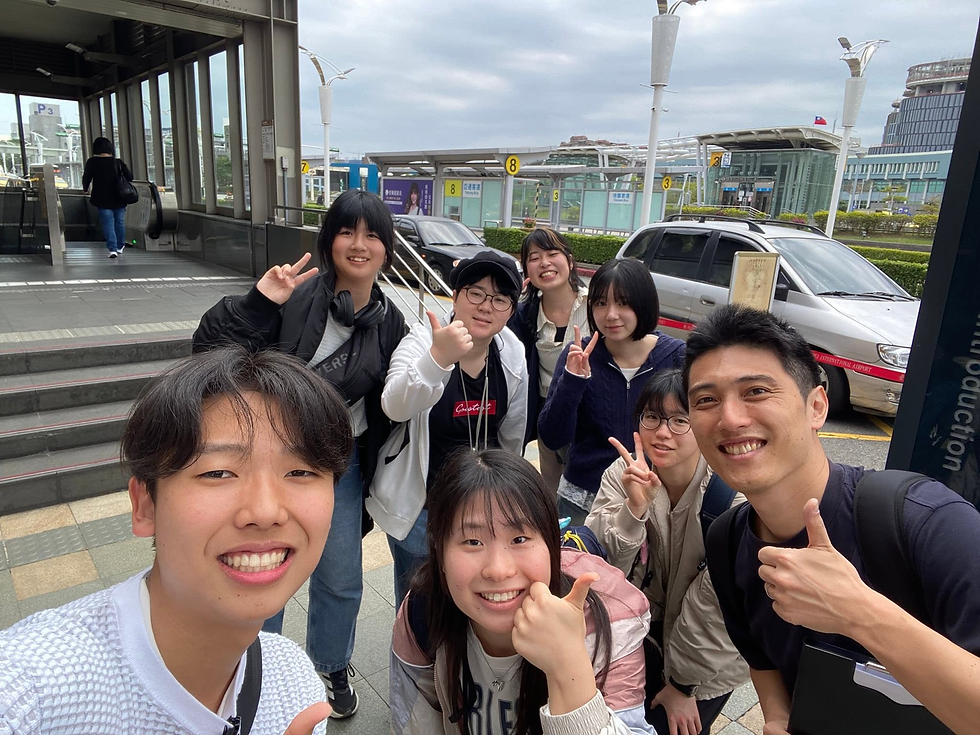 台北松山空港にて