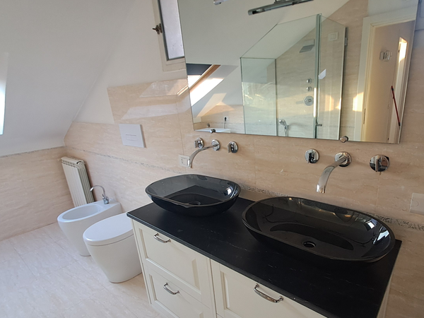 Main bathroom
