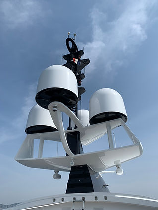 Mast equipped with Intellian VSAT and TVRO antennas installed by Sat-Elite, delivering high-speed maritime internet and satellite TV connectivity for vessels