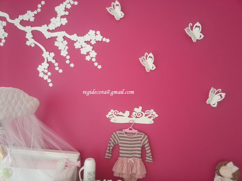 Galho com Flores e Borboletas 3D