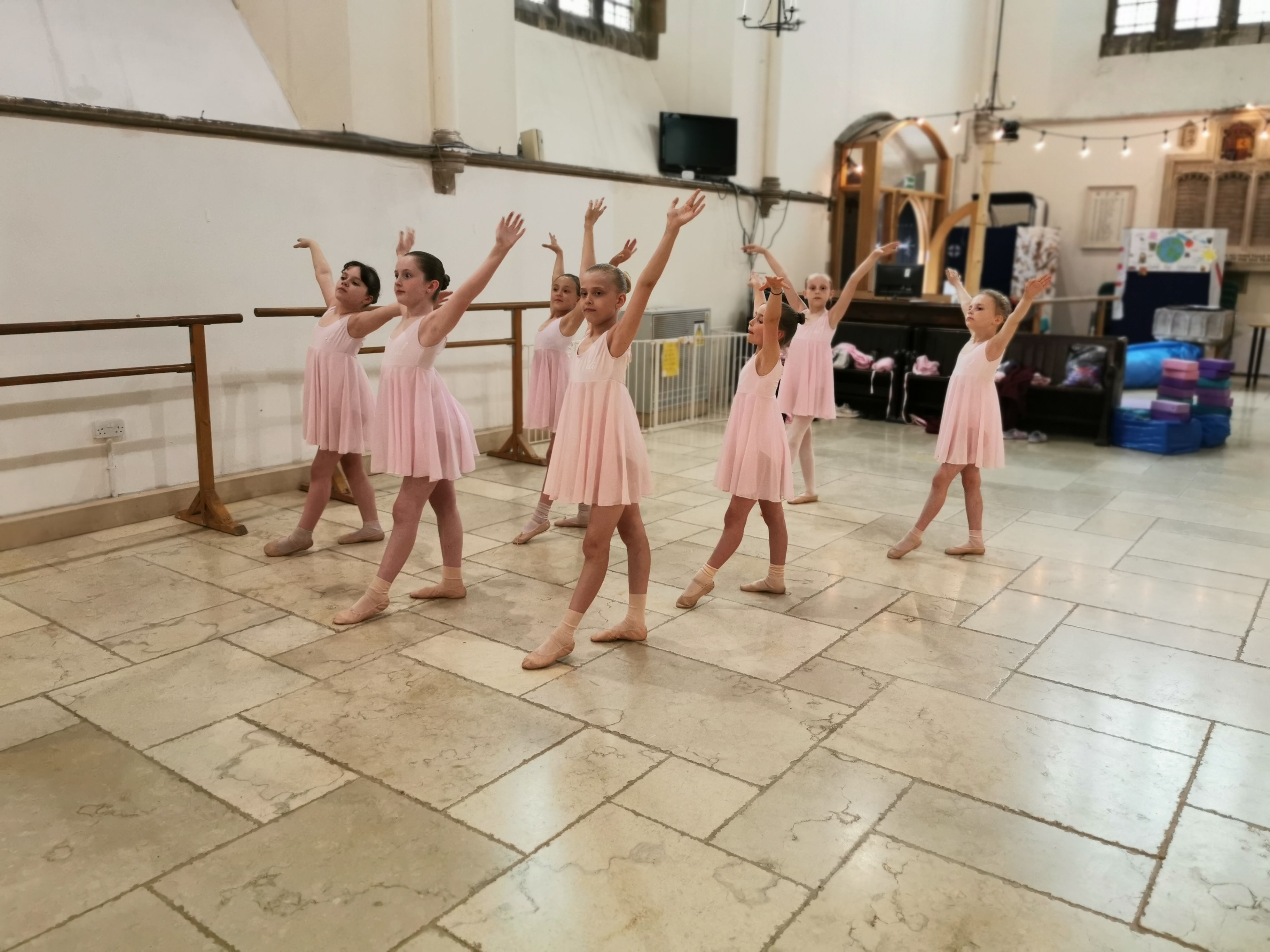 Monday Grade 1 Advanced Ballet (Nov/Dec)