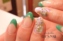 __常連様💅_ワンポイントアートは_お任せでしたので…💚_このストーンの感じ、ツボ😍😍_#ネイル#ジェルネイル#ジェル#スカルプ#スカルプチュア#フット#フットジェル#nail#ネイルアート#