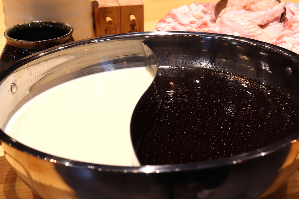 白と黒の火鍋スープ