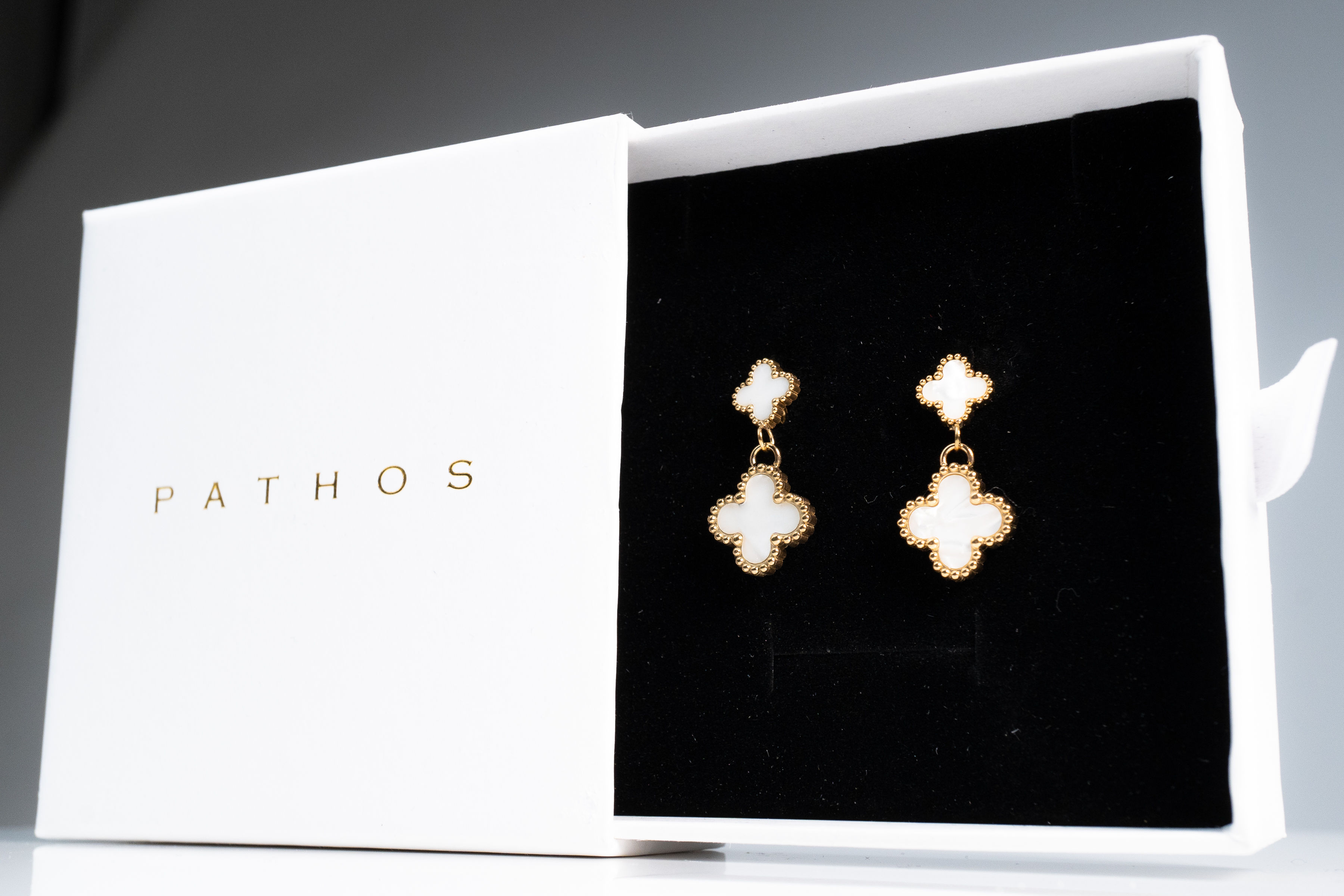 OIA Earrings White