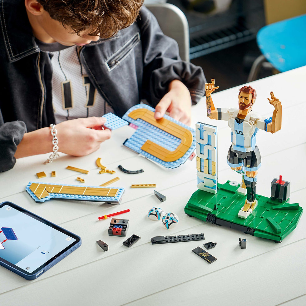 Thumbnail: LEGO Editions Lionel Messi – Soccer Legend Set 43015