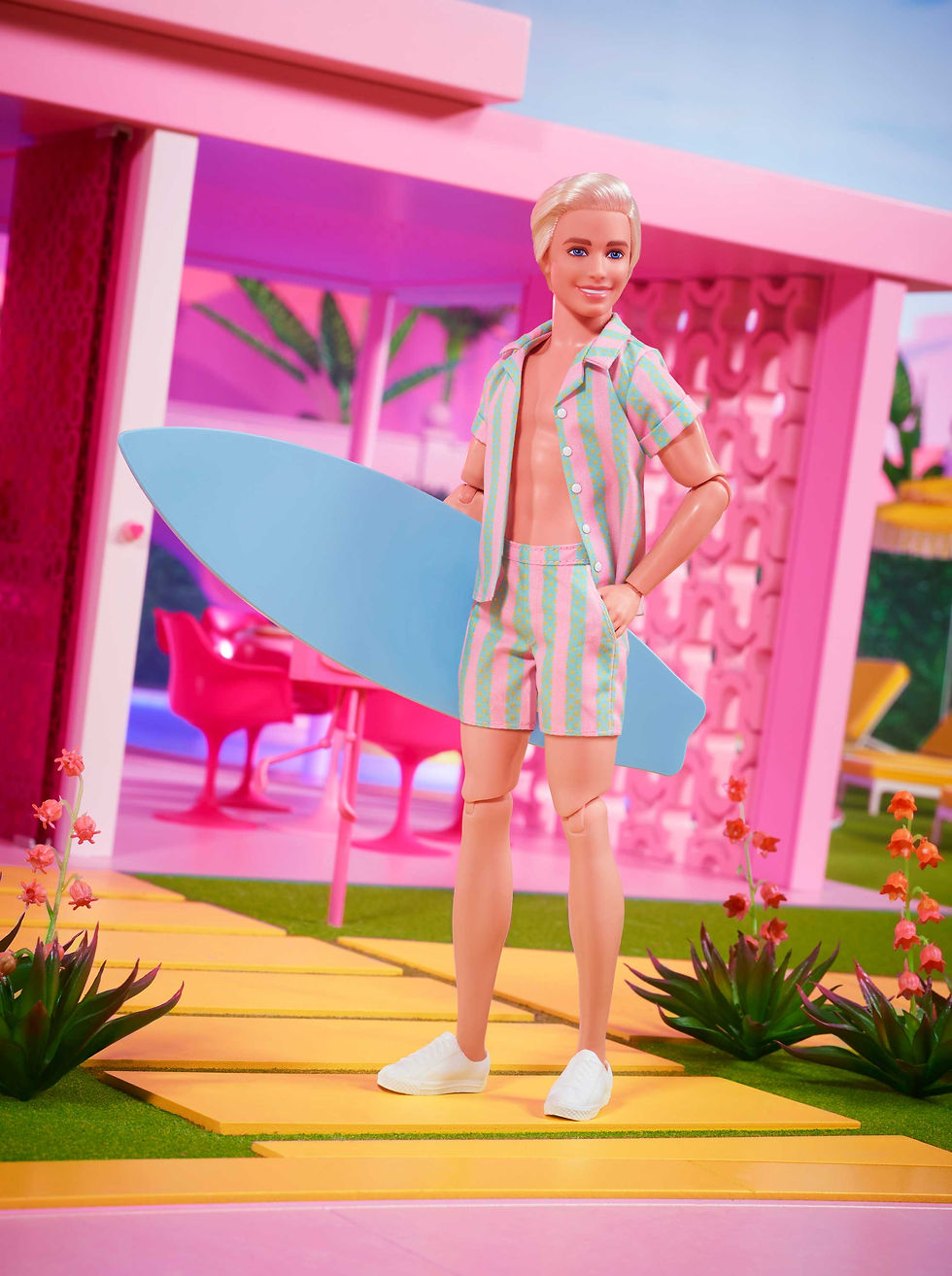 Thumbnail: Barbie Η Ταινία, Συλλεκτική Κούκλα Ken Με Ριγέ Σύνολο MAHPJ97