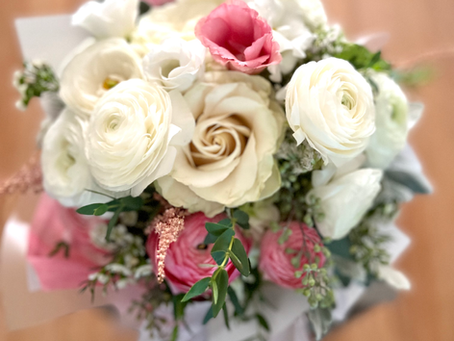 The Timeless Elegance of In-Season Flowers for Your Dream Wedding