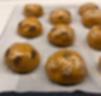 הברשה וציפוי של הבצק לפני האפייה