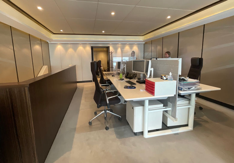 Only Y bureau haut.jpeg