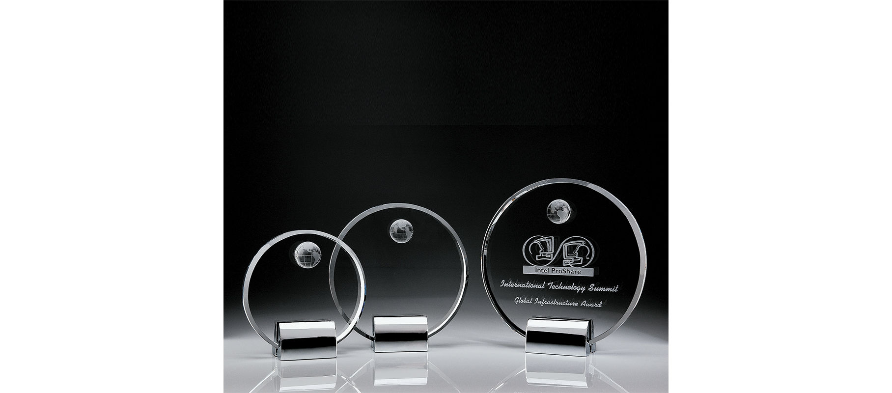 Clear Circle Plaque W/ Globe