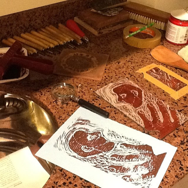 Instagram - #printamaking#Linocut#gravura #printmakingstudio
Em andamento estad