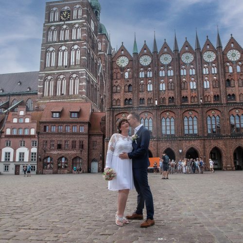 Heiraten in Stralsund, Standesamt Rathaus der Hansestadt Stralsund, Hochzeitsshooting Johanneskloster, Hochzeitsfotografie Stralsund