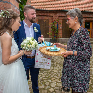 Brautpaar Empfang vor dem Standesamt Kap Arkona Hochzeitsfotograf