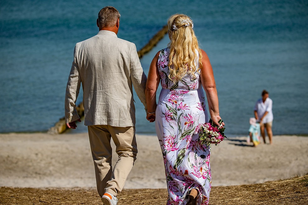 heiraten zingst zu zweit am strand auf dem fischland darß fotograffotografiert hochzeitsbilder