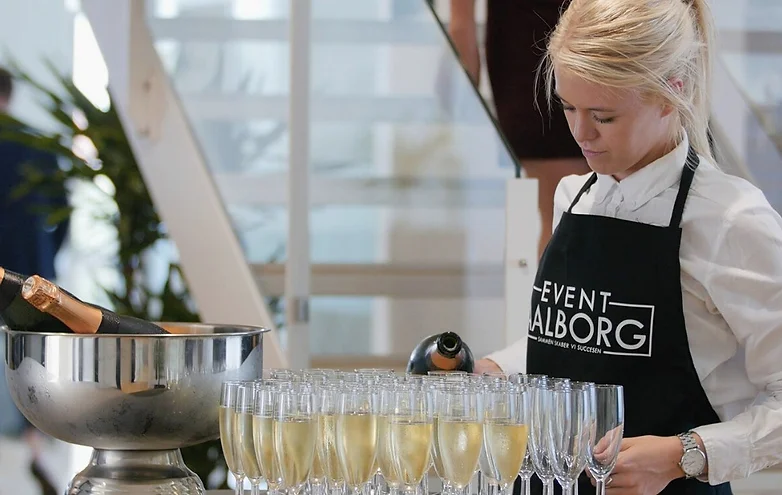 Comedy eller casino: Event Aalborg er klar med sjove firma-arrangementer
