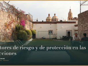 Hombre adulto en jardín de clínica de rehabilitación en Querétaro conversando con terapeuta sobre factores de riesgo personales