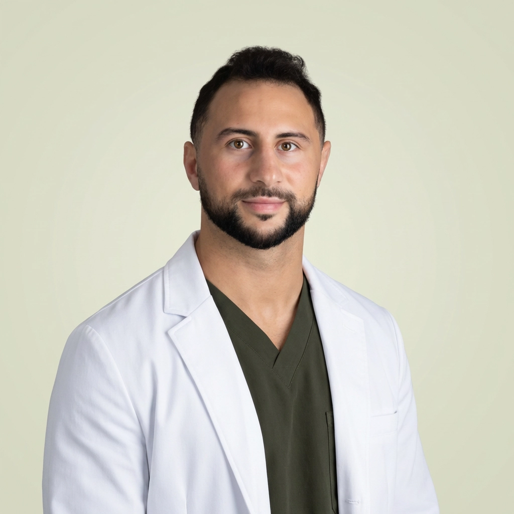 Dr.-Nicholas-Velez-—-Doctor-en-Acupuntura-y-Medicina-Herbal-China.webp