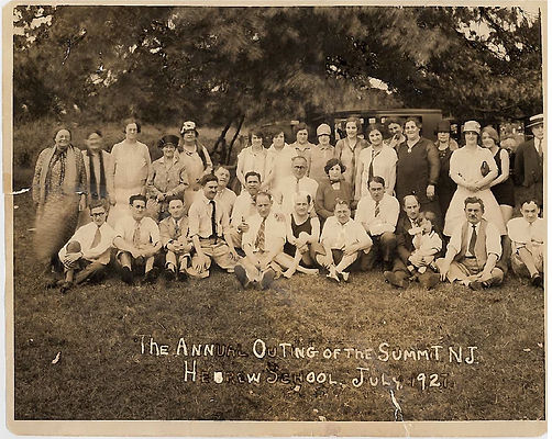 Hebrew School 1927.jpg