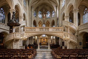 This is where the academic heart of France has beat since the Middle Ages, when Latin was the only language spoken.
The Sorbonne: Founded in 1253, this legendary university remains the global symbol of French academic excellence. Its chapel houses the tomb of Richelieu.
The Cluny Museum (National Museum of the Middle Ages): Housed in a former medieval mansion built on the site of Roman baths, it contains the famous Lady and the Unicorn tapestries.
Independent bookstores: The neighborhood is dotted with booksellers and specialist bookstores, including the legendary Shakespeare and Company, a true haven for English-language writers opposite Notre-Dame Cathedral.