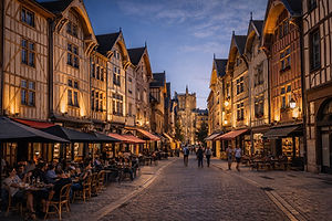 Ville de culture et de savoir-faire, Troyes met en scène son histoire industrielle et artistique à travers des espaces muséographiques d'envergure internationale.
La MOPO (Maison de l'Outil et de la Pensée Ouvrière) : Installée dans le somptueux Hôtel de Mauroy (XVIe siècle), cette collection est unique au monde. Elle déploie plus de 12 000 outils de façonnage manuel des XVIIIe et XIXe siècles, mis en scène dans des vitrines graphiques épurées, rendant un hommage vibrant a l'intelligence de la main et aux compagnons du devoir.
Le Musée d'Art Moderne (MAM) : Situé dans l'ancien Palais Épiscopal, ce musée abrite la prestigieuse donation Pierre et Denise Lévy. Le visiteur y admire des chefs-d'œuvre de l'art moderne signés André Derain, Georges Braque, Maurice de Vlaminck, ou encore une exceptionnelle collection de verreries de Maurice Marinot.
L'Apothicairerie de l'Hôtel-Dieu-le-Comte : Récemment réhabilité, cet hôpital médiéval conserve l'une des plus belles officines de pharmacie historiques de France. Ses murs de boiseries sombres abritent des centaines de boîtes en bois peint de l'époque Louis XIV et des poteries en faïence destinées aux secrets des plantes médicinales.