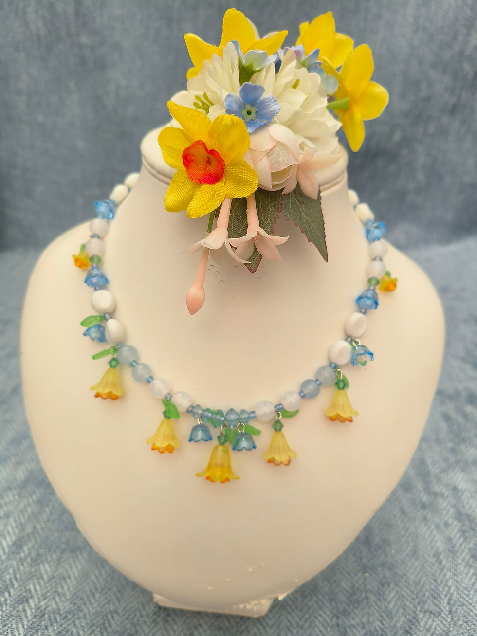 Thumbnail: Spring flowers arrangement 