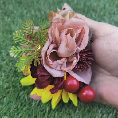 Thumbnail: Sunflower and berries hairflower