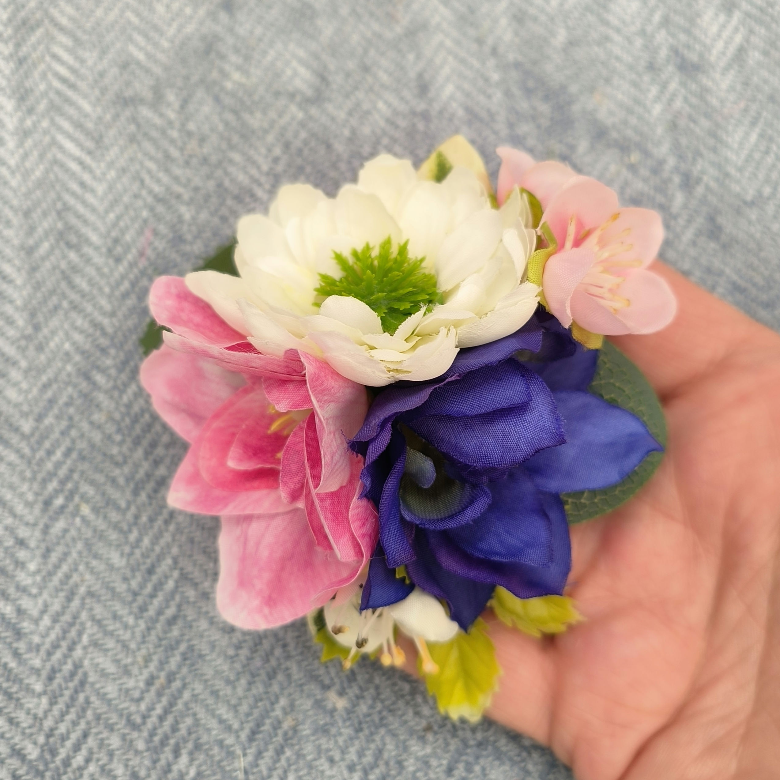 Triple flower hairflower 