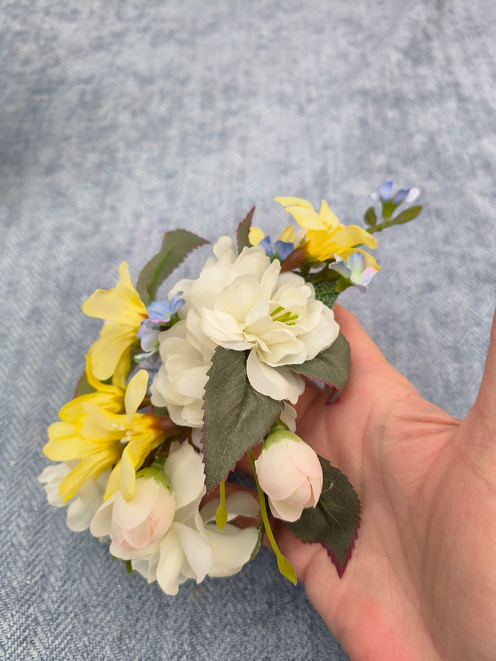 Thumbnail: Spring blossoms hairflower 