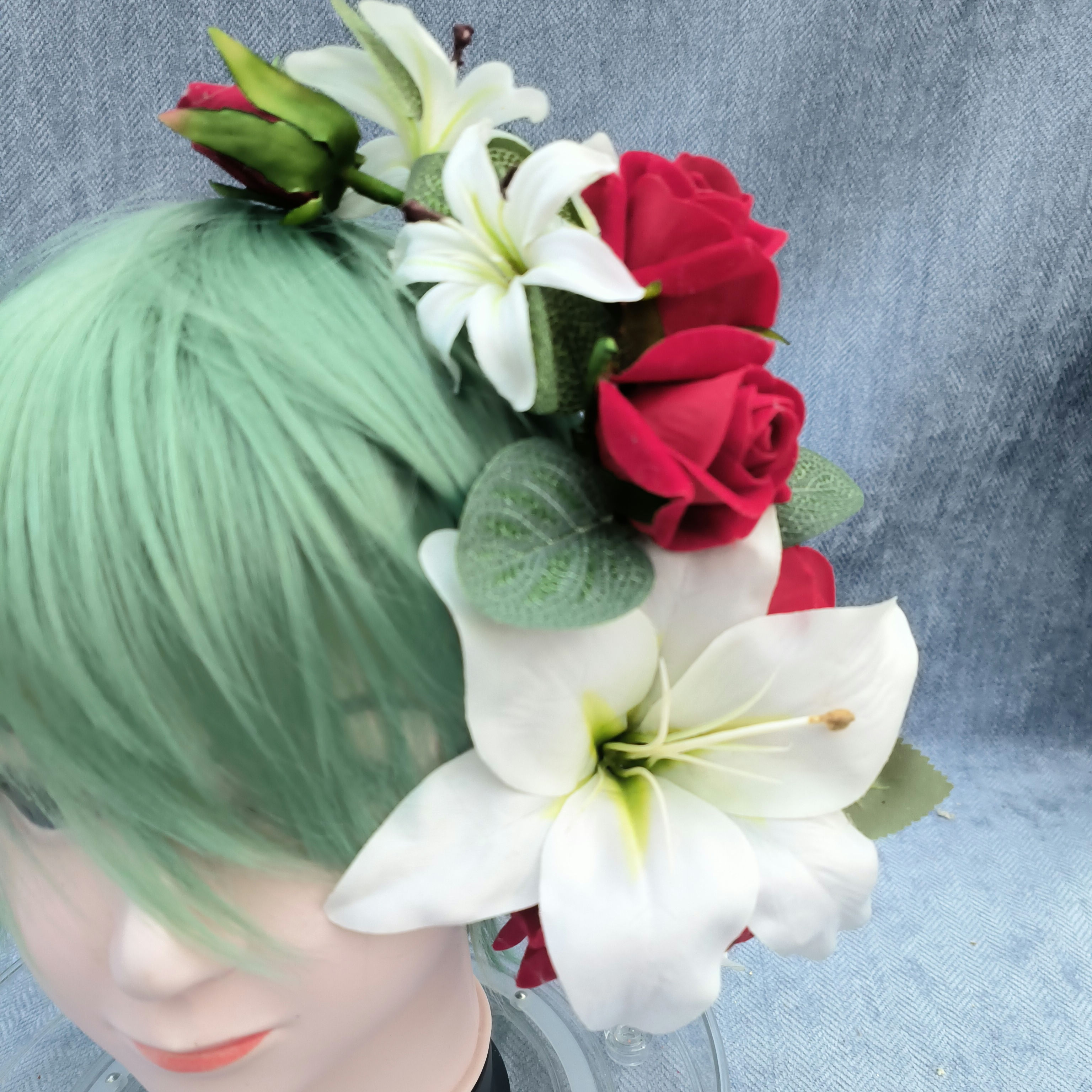Large lilies and rose hairflower 