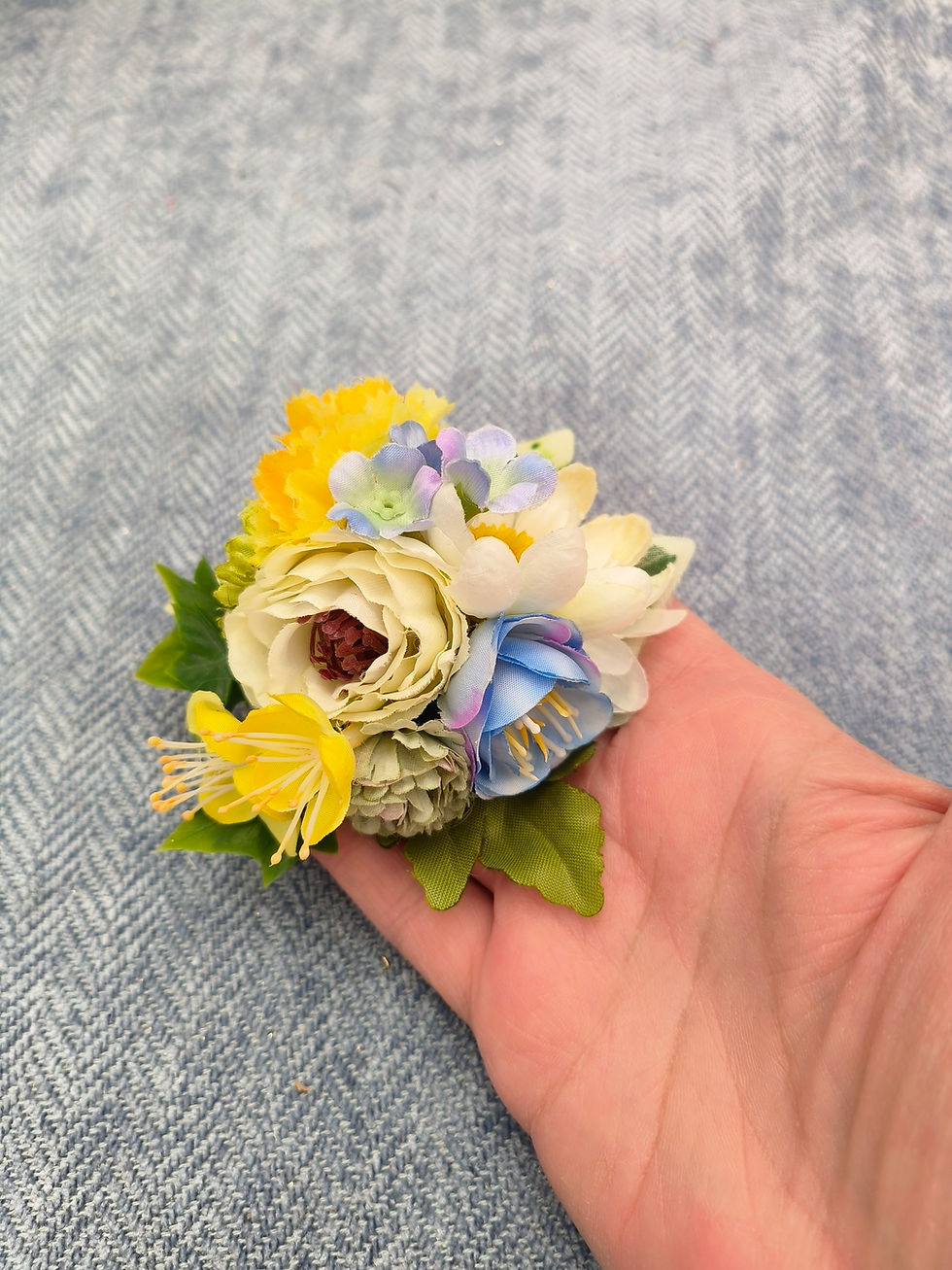 Thumbnail: Yellow and blue hairflower