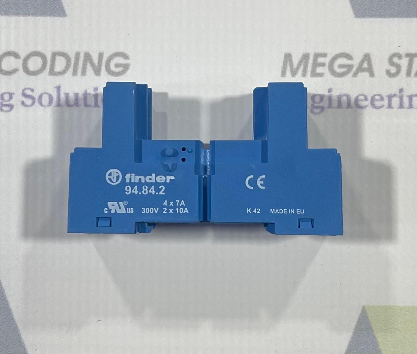 FINDER 94.84.2 relay socket