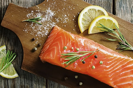 saumon avec des citrons
