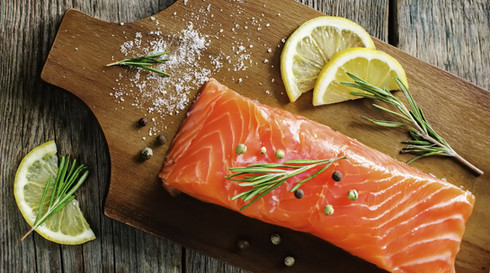 salmon with lemons