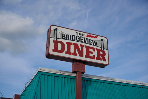The New Bridge View Diner sign.