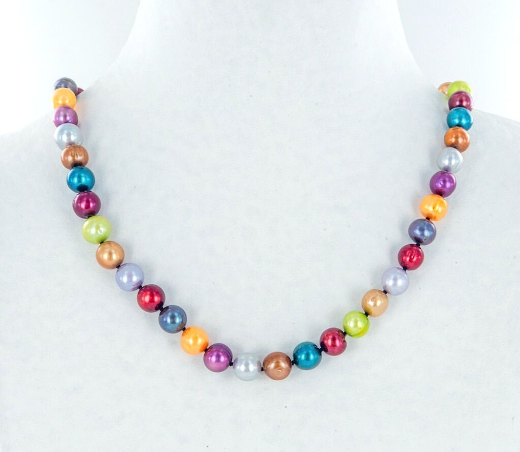 Multi colour pearl necklace