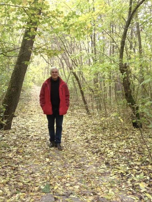 Fii tu poetul ce deschizi o nouă cale a celui ce se naște, ce nu cunoaște drumul vieții cu înălțimi și coborâșuri...